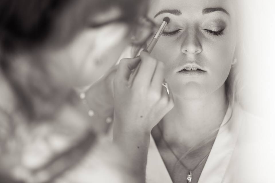 Préparation maquillage mariée