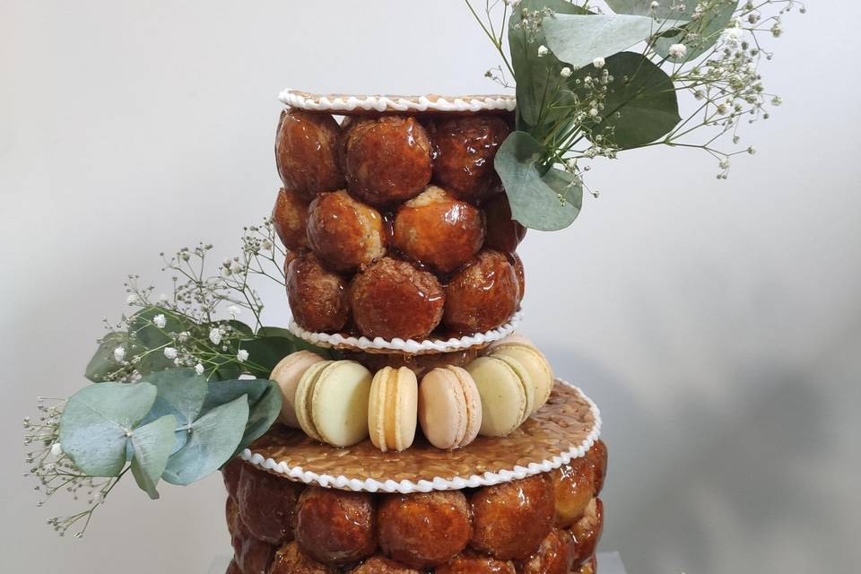 Pièce montée choux et macarons