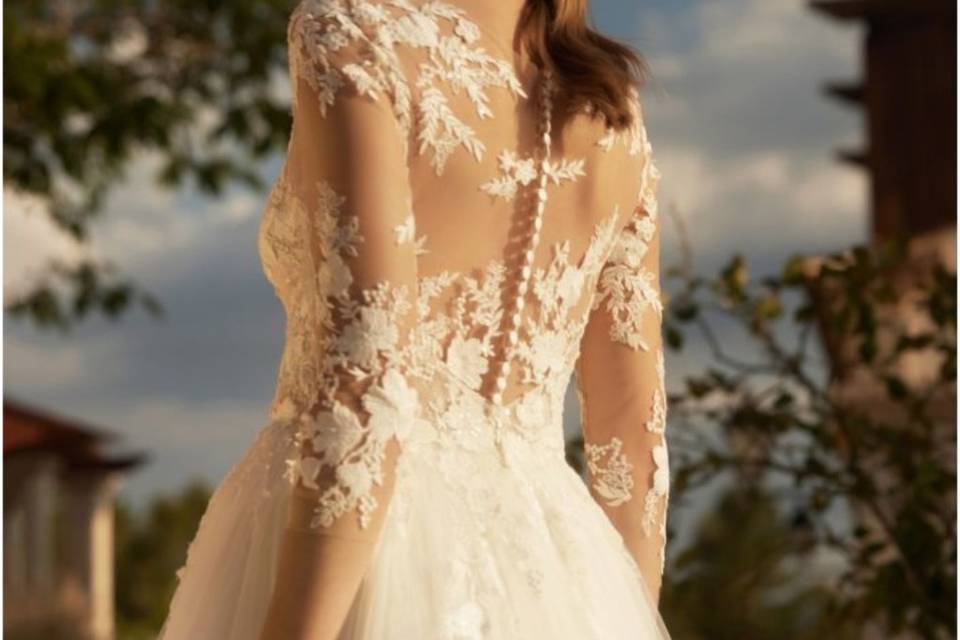 35895