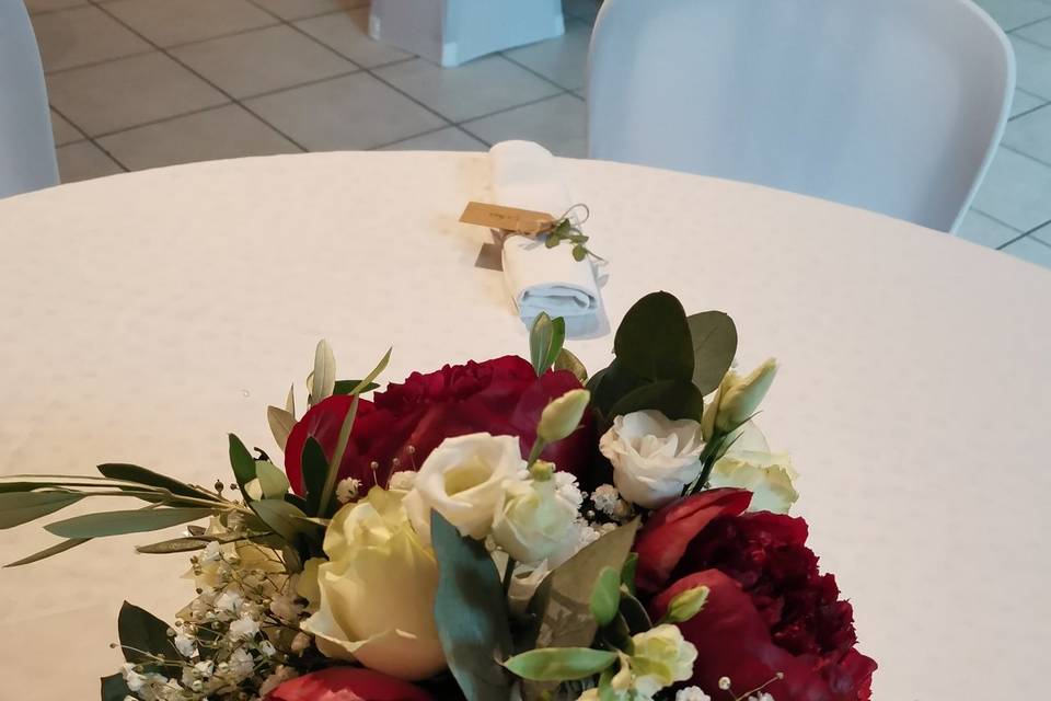 Bouquet rond sur table