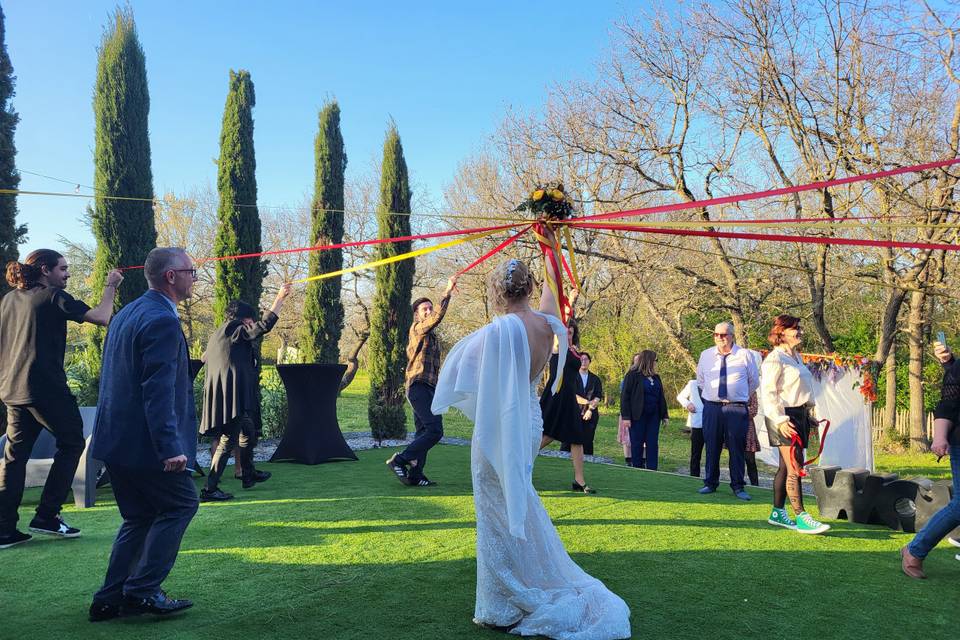 La ronde du ruban de mariage
