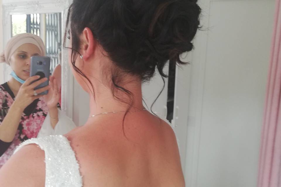 Chignon haut bouclé