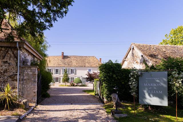Entrée dans la cour