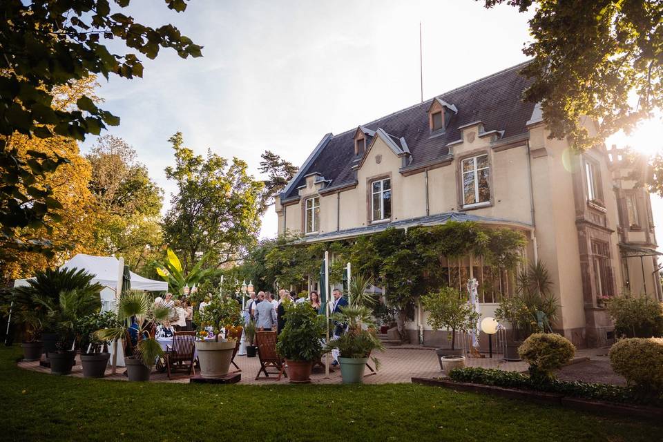 Coté terrasse et jardin