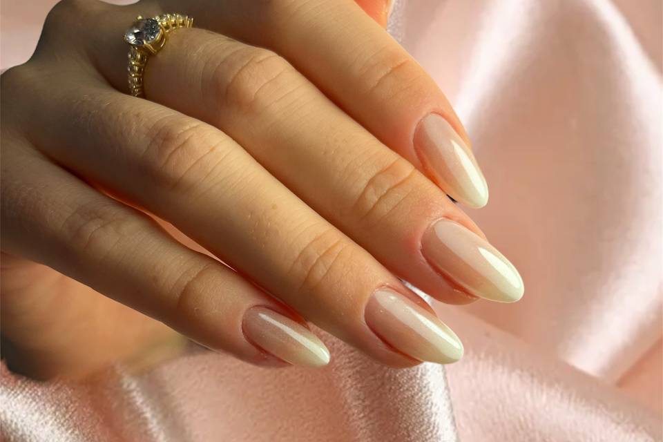 Ongle d’une mariée