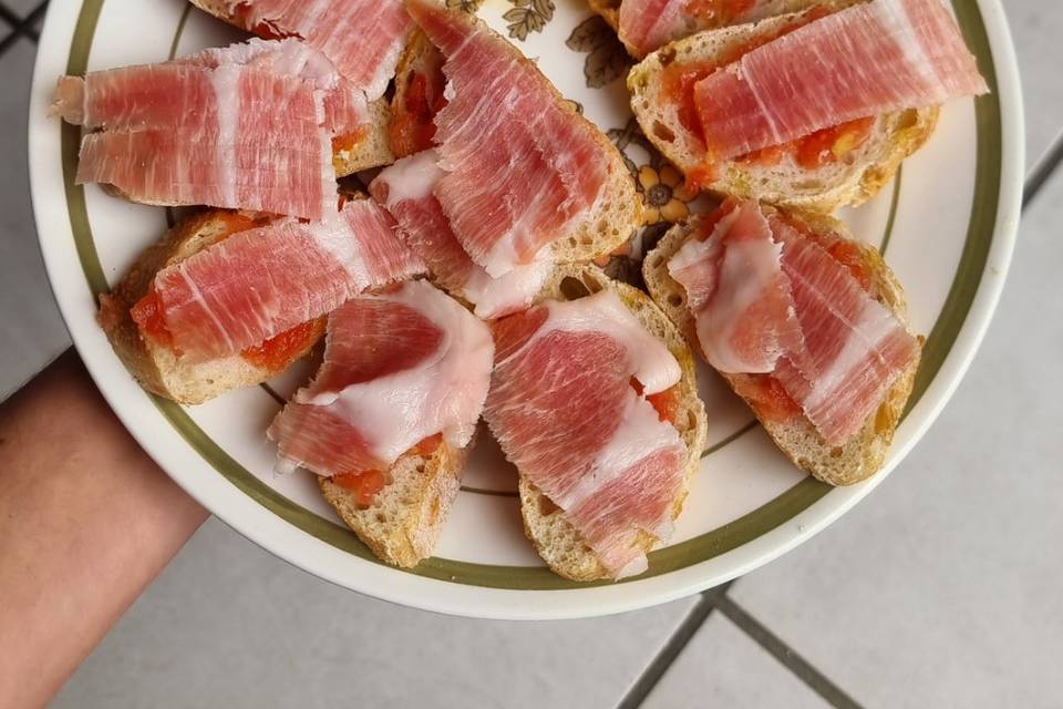 Mini tostada de jamon