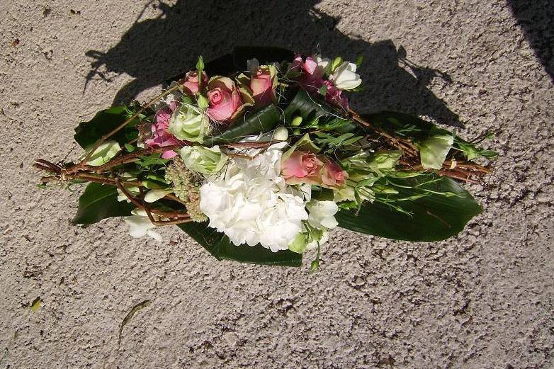 Bouquet dans struture allongée