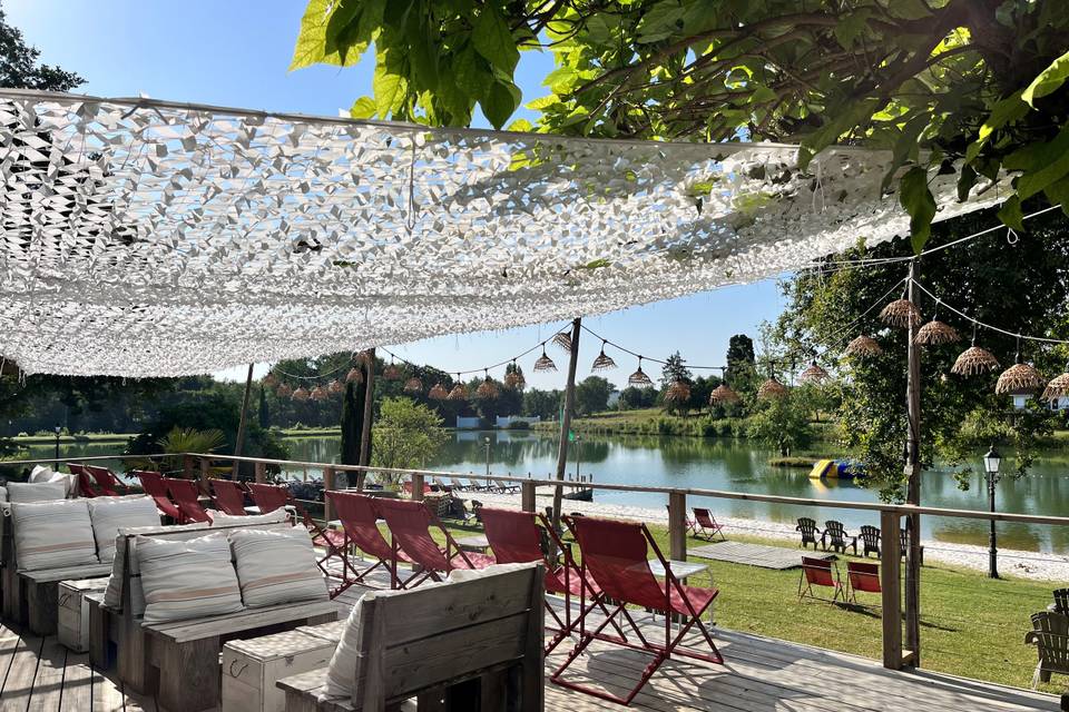 La terrasse vue sur le lac