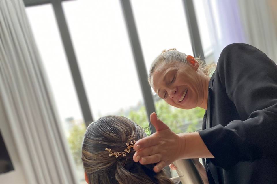 Coiffure demi-attache