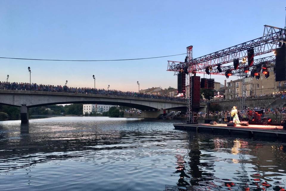 Scène flottante Agde