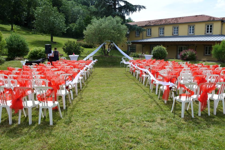 Cérémonie pour 200 personnes