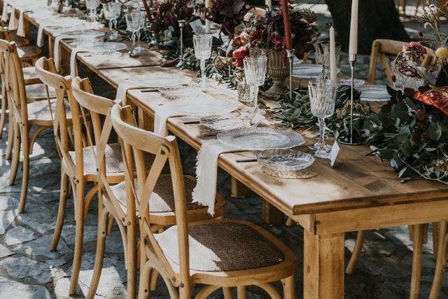 Chaises Crossaback + tables en