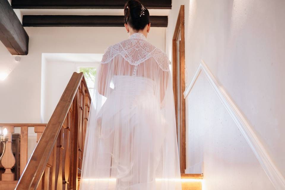 Mariée dans les escalier Mouli