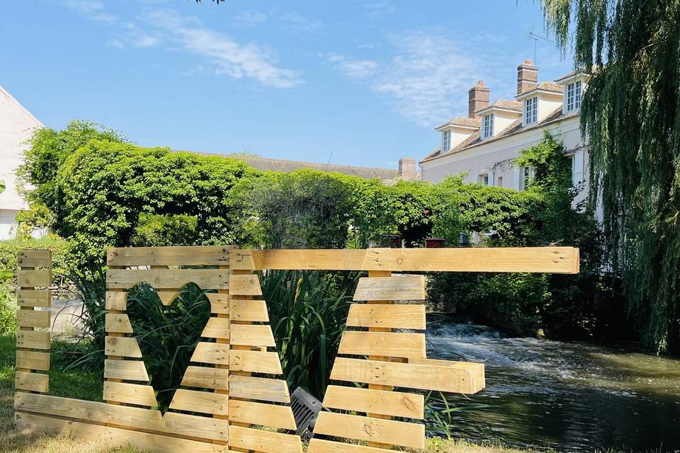 Love au bord de l'eau