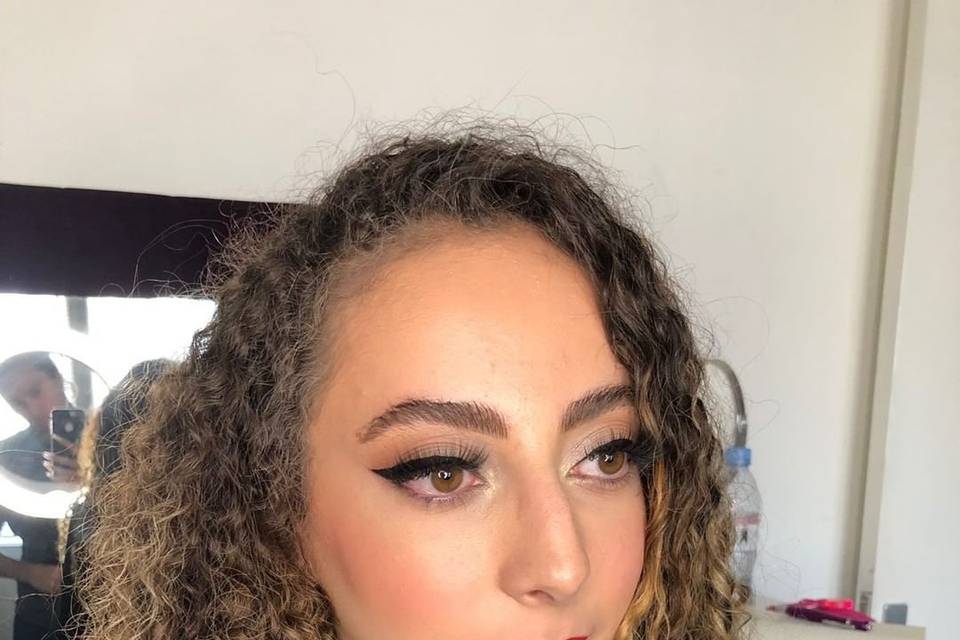Makeup pin-up