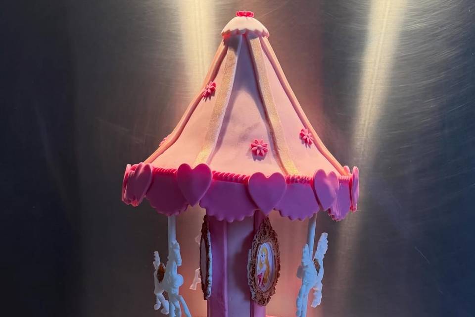 Layer cake carrousel