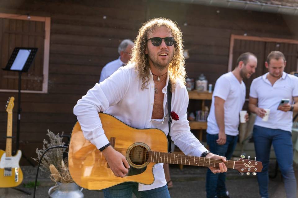 Jeremy à la guitare