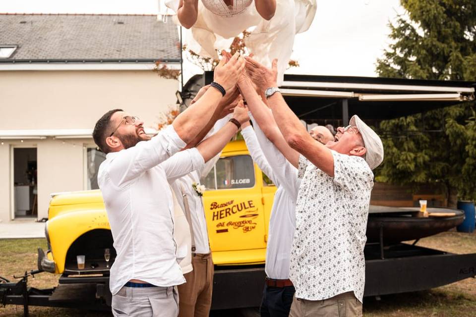 Une mariée heureuse