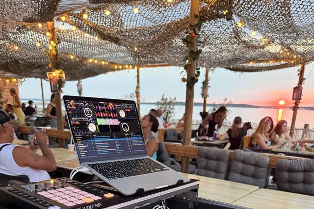 DJ NAS