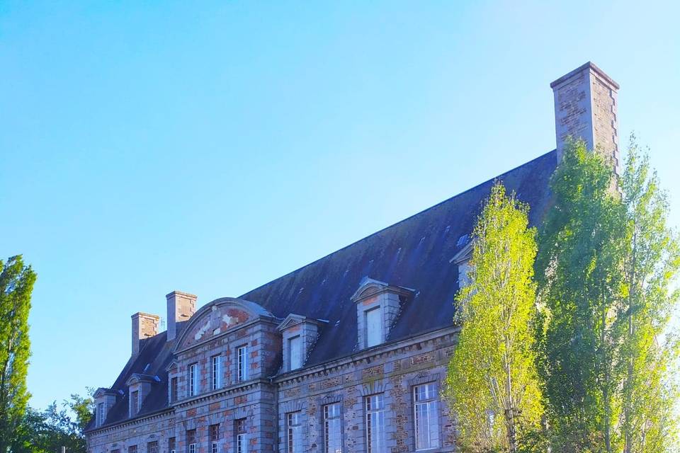 Chateau de vassy extérieur