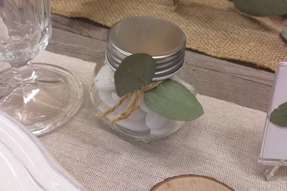 Table eucalyptus