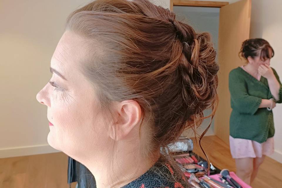 Maquillage et coiffure cortège