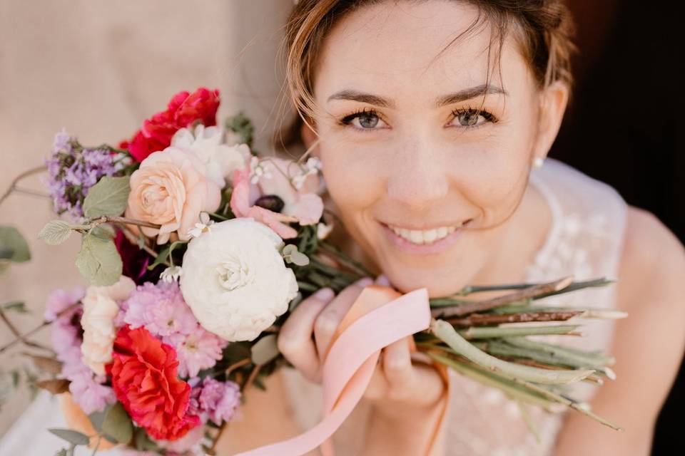 La mariée et son bouquet