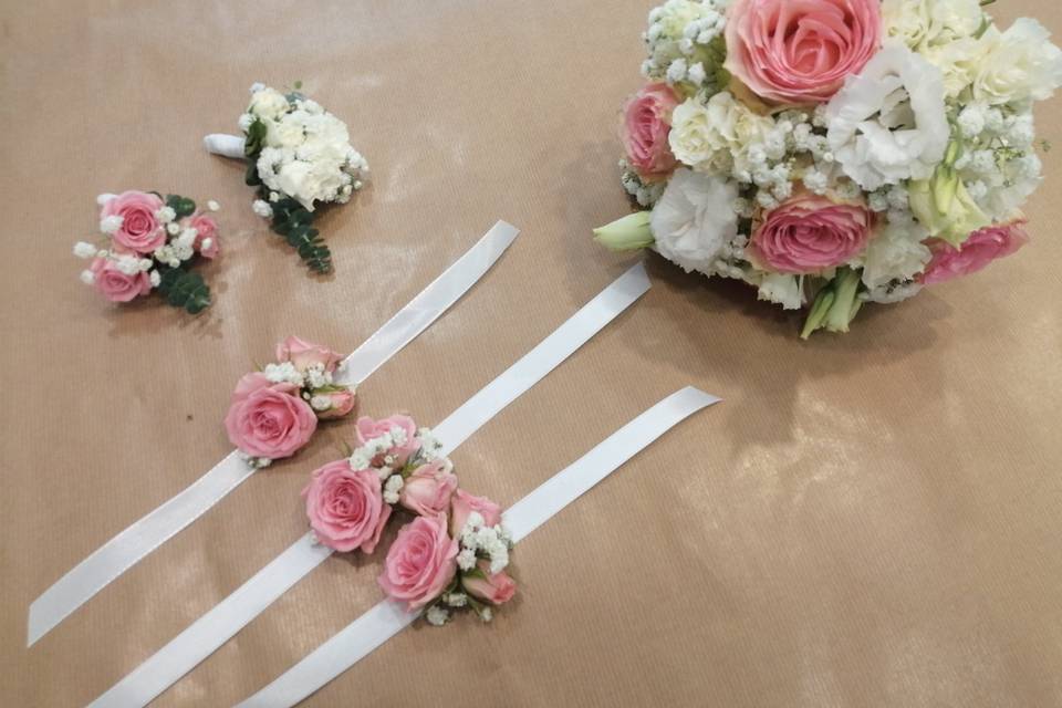 Bracelet, boutonnière, bouquet