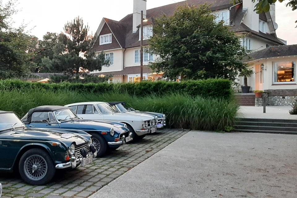 Grand parking gratuit sur plac