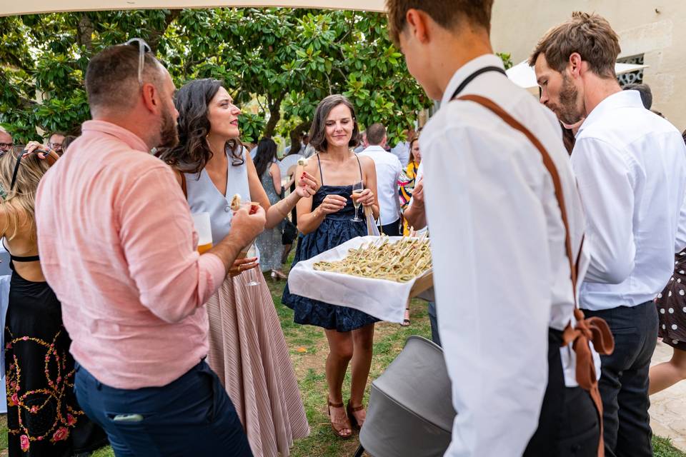 Groupe d invites a la fete
