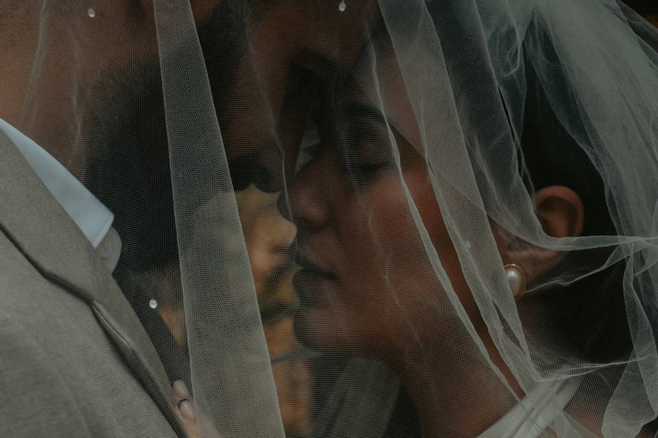 Sous le voile, le calme avant