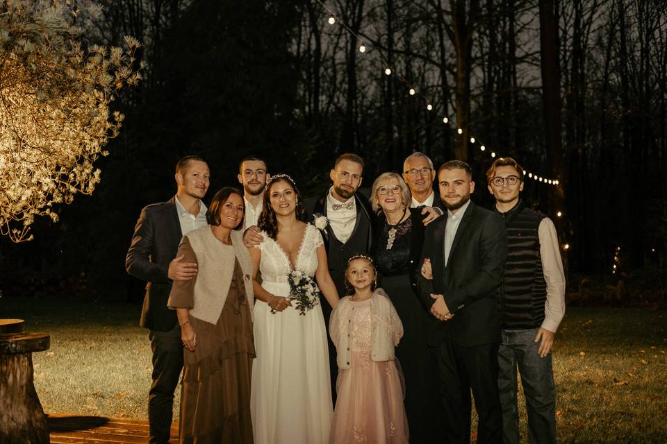 Photo de groupe de nuit