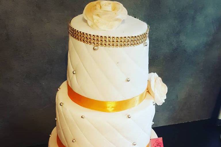 Wedding cake gold