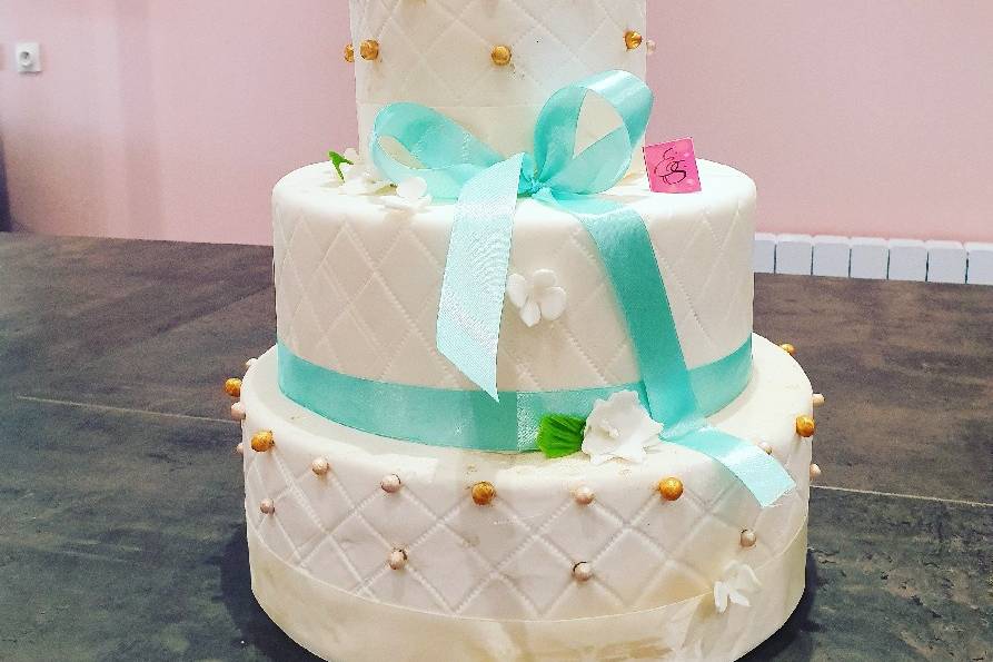 Wedding cake vert d'eau et or