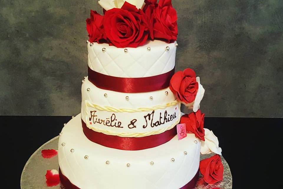 Wedding cake bordeau blanc