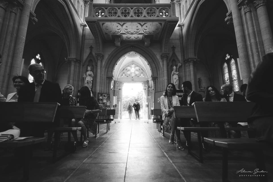 Entrée dans l'église