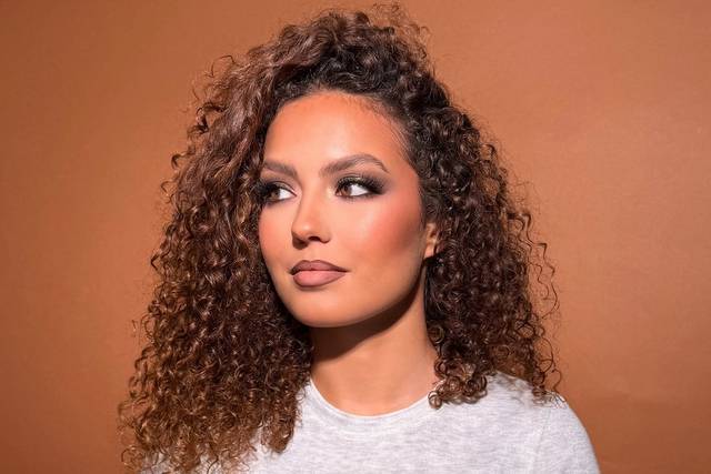 Smoky regard intense