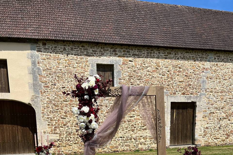 Arche en bois fleurie