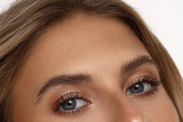 Close up nude makeup