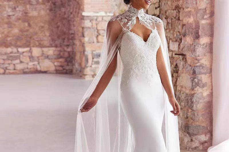 Robe fluide avec cape