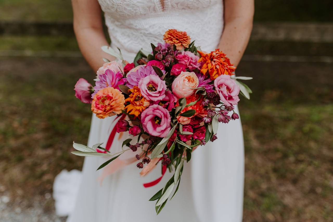 Une arche florale - 20 idées faciles et pas chères pour un mariage qui  change - Elle