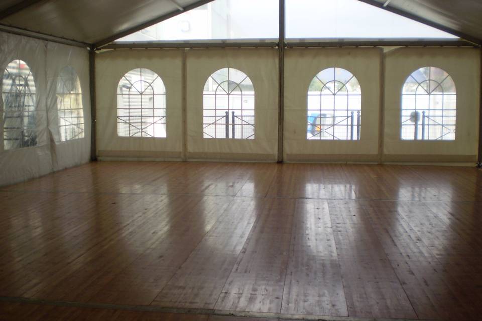 Tente 100 m² avec plancher