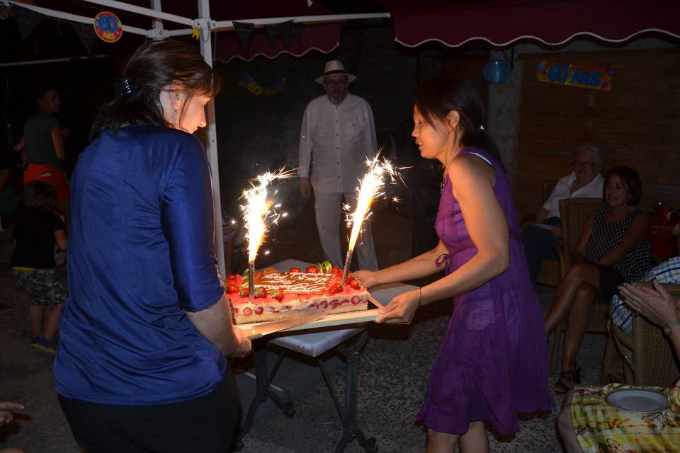 Une fête avec 60 personnes