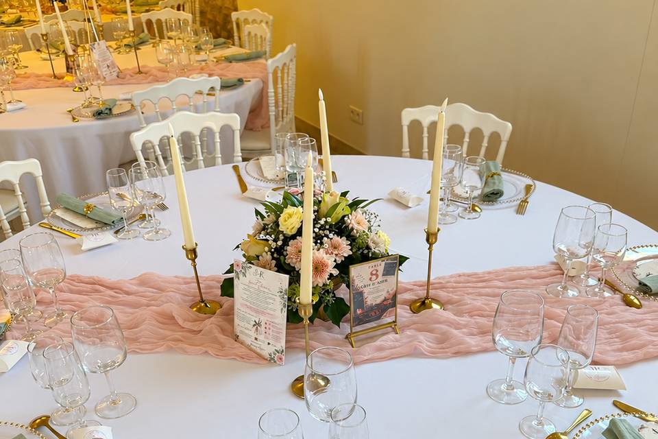 En rose poudré dans un château