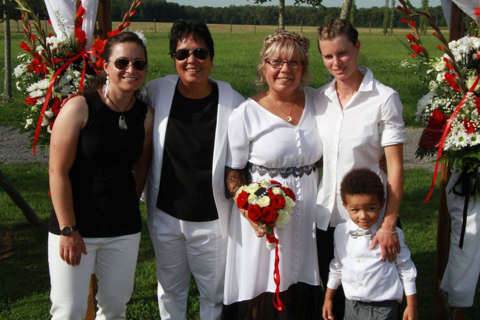 Photo des mariées et invité