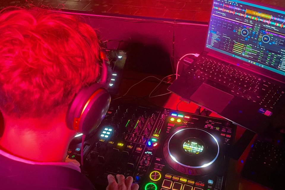 Dj Greg