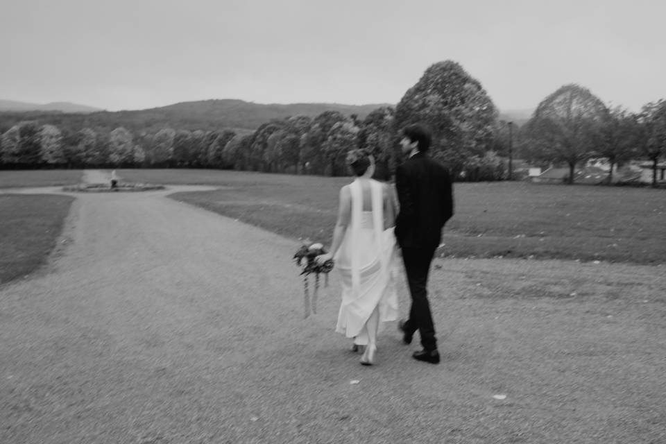 Photo de couple dans les jardi