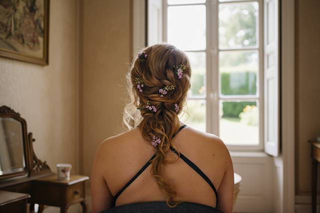 Boutonnière rose bordeaux