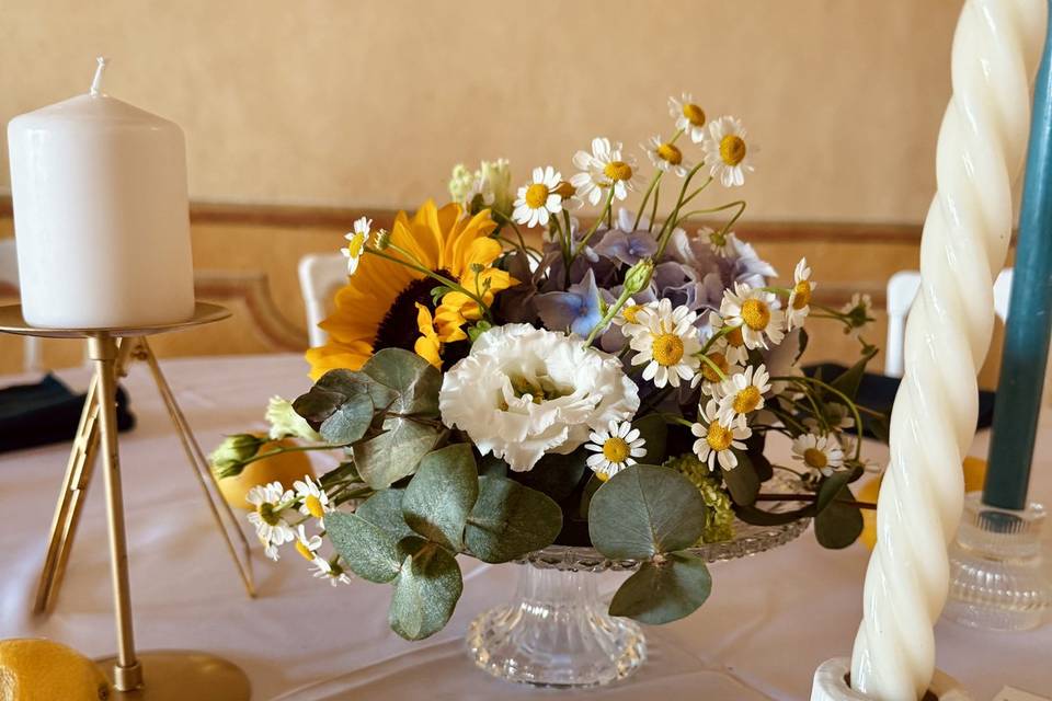 Composition jaune violette
