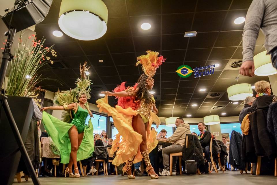 Show restaurant